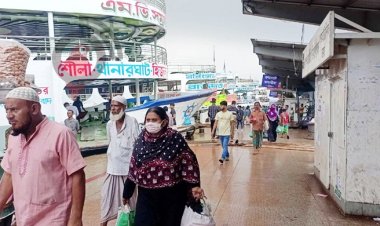 সদরঘাটে যাত্রীর চাপ কম, ভরলেই ছেড়ে যাচ্ছে লঞ্চ