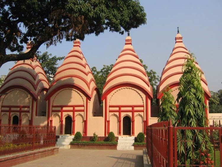 ঢাকেশ্বরী মন্দিরের সোনা চুরি : তিন আসামির ৮ বছরের কারাদণ্ড