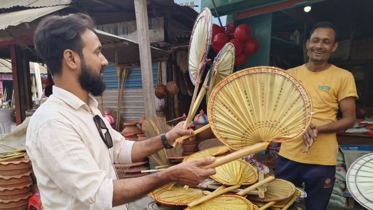 দোকানে মিলছে না চার্জার ফ্যান, হাতপাখার কদর বাড়ছে