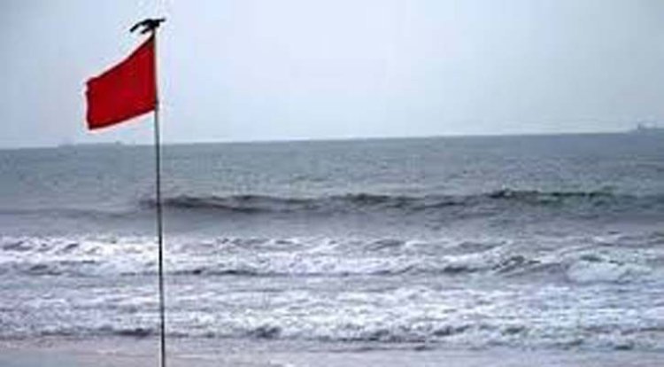 সমুদ্র বন্দরে ৩ নম্বর সতর্ক সংকেত