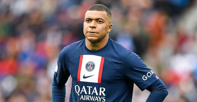 চুক্তি বাড়াতে নারাজ এমবাপে, চড়া দামে বিক্রির চিন্তা পিএসজির