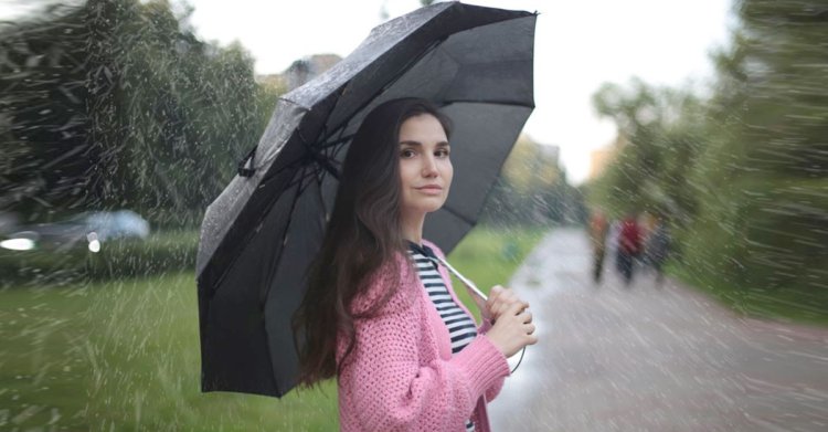 বর্ষাকালে সুস্থ থাকতে যা খাবেন