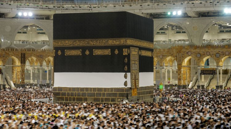 সৌদি বাদশার অতিথি হয়ে হজ করবেন ১৩০০ জন