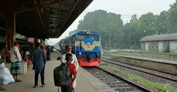 কালীগঞ্জে ট্রেনে কাটা পড়ে যুবকের দুই পা বিচ্ছিন্ন