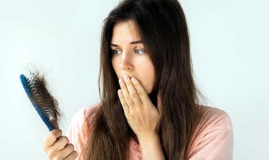 বর্ষায় চুল পড়ে যাচ্ছে? এভাবে সমাধান করুন