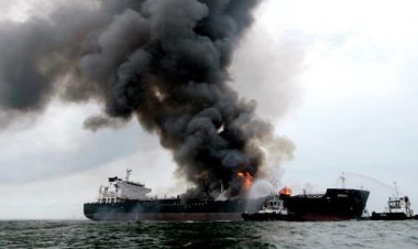সুগন্ধা নদীতে তেলবাহী জাহাজে ফের বিস্ফোরণ, পুলিশসহ দগ্ধ ১১