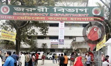 রাজধানীতে ট্রাকের ধাক্কায় ভ্যানচালকের মৃত্যু