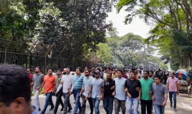 ছাত্রদলের মিছিল প্রতিহত করতে গিয়ে ছাত্রলীগের দু’পক্ষে হাতাহাতি