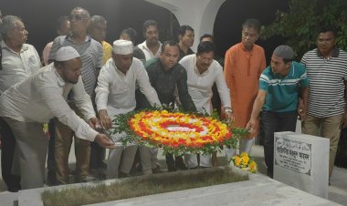 মওদুদের কবর জিয়ারত করলেন বিএনপির চেয়ারপারসনের বিশেষ সহকারী