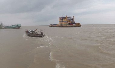 পদ্মায় তীব্র স্রোতে ফেরি চলাচল ব্যাহত