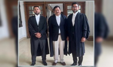 বিচারপতি বাবা ও আইনজীবী দুই ছেলের আবেগঘন মুহূর্ত