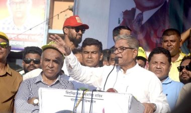 পদত্যাগ না করলে এই শান্তিপূর্ণ পদযাত্রা শান্তিপূর্ণ থাকবে না: দিনাজপুরে মির্জা ফখরুল