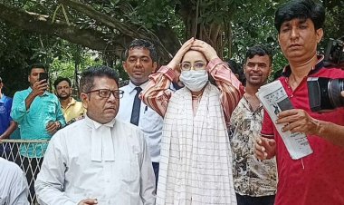 কান্না করে পরীমণি বললেন, ‘এত লোকের মাঝে কীভাবে বলবো’