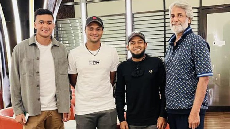 ভিন্ন গন্তব্যে দেশ ছাড়লেন সাকিব-মুশফিক-তাসকিন