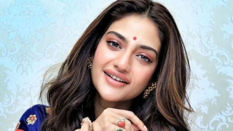 নুসরাতকে প্রেম নিবেদন যুবকের, দিলেন বিয়ের প্রস্তাবও