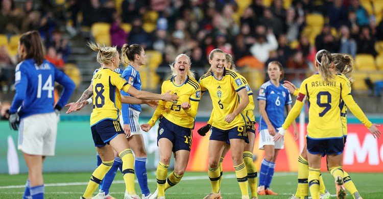 আর্জেন্টিনাকে হারানো ইতালি ৫ গোল খেলো সুইডেনের কাছে