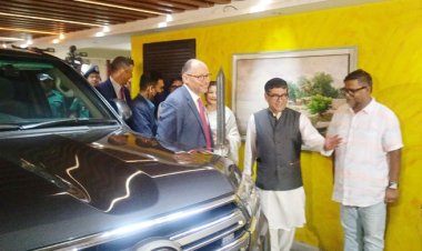 বঙ্গবন্ধু অ্যাভিনিউতে মার্কিন রাষ্ট্রদূত পিটার হাস