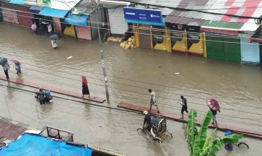 টানা বৃষ্টিতে তলিয়ে গেছে চট্টগ্রামের নিম্নাঞ্চল
