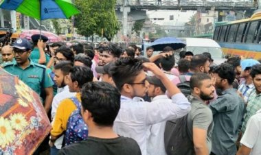 এইচএসসি পরীক্ষা পেছানোর দাবিতে শিক্ষার্থীদের বিক্ষোভ