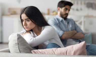 যেভাবে বুঝবেন আপনার প্রেমিকা আর আগের মতো নেই