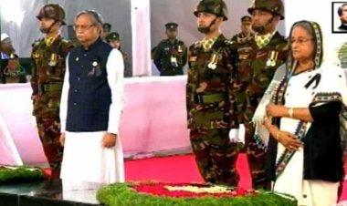 বঙ্গবন্ধুর প্রতিকৃতিতে প্রেসিডেন্ট-প্রধানমন্ত্রীর শ্রদ্ধা