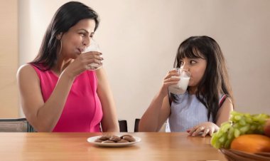 দুধের সঙ্গে এই ৭ খাবার খাবেন না