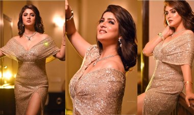 খোলামেলা পোশাকে জন্মদিনের কেক কাটলেন শ্রাবন্তী