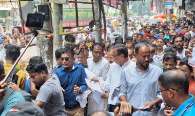 রাজধানীতে খালেদা জিয়ার মুক্তি ও সুচিকিৎসার দাবিতে বিএনপির লিফলেট বিতরণ 