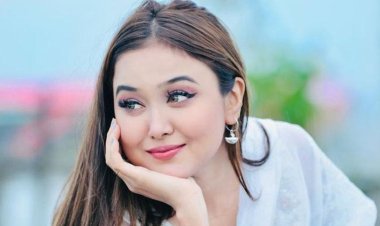 নিষিদ্ধ হতে যাচ্ছেন অভিনেত্রী চমক