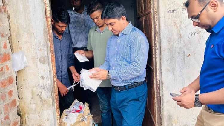  চট্টগ্রামে আড়াই টন পলিথিন জব্দ, ২ গোডাউন সিলগালা