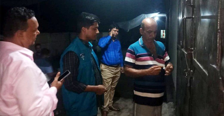 অনিয়মের অভিযোগে নলছিটি খাদ্যগুদাম সিলগালা