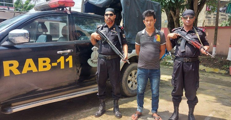  কুমিল্লায় বিদেশি পিস্তল-গুলিসহ যুবক গ্রেফতার