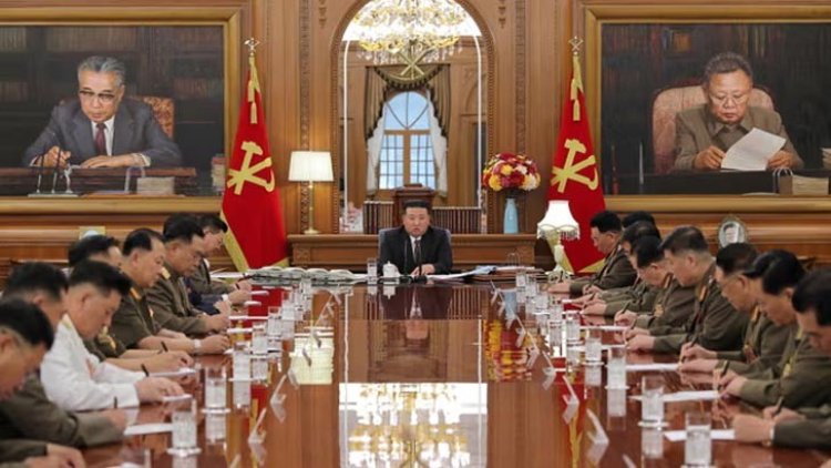 শীর্ষ জেনারেলকে বরখাস্ত করলেন কিম জং-উন, যুদ্ধের প্রস্তুতি নেওয়ার আহ্বান