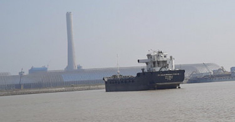 রামপাল বিদ্যুৎকেন্দ্রের কয়লা নিয়ে মোংলায় ভিড়লো জাহাজ
