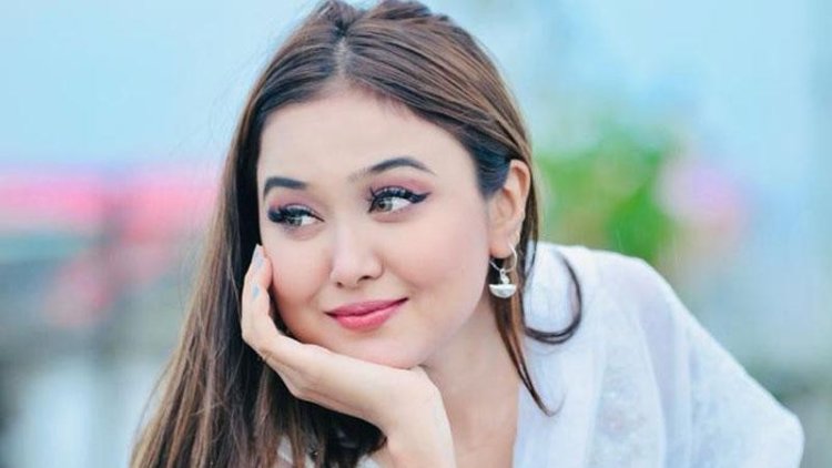 নিষিদ্ধ হতে যাচ্ছেন অভিনেত্রী চমক