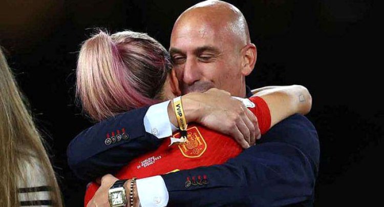 রুবিয়ালেস দায়িত্বে থাকলে আর খেলবেন না স্পেনের নারী ফুটবলাররা