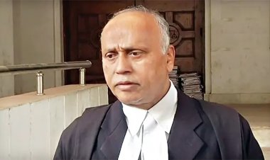 ড. ইউনূসের বিরুদ্ধে শ্রম আইনে মামলা, নতুন আইনজীবী নিয়োগ নিয়ে নাটকীয়তা