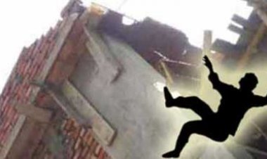  রামপুরায় নির্মাণাধীন ৭তলা ভবন থেকে পড়ে শ্রমিকের মৃত্যু
