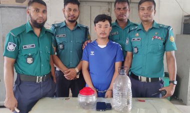  যাত্রাবাড়ীতে জীবিত তক্ষকসহ যুবক আটক