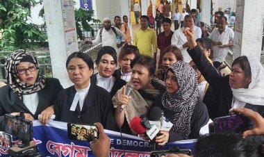 খালেদা জিয়াকে বিদেশ পাঠাতে নারী আইনজীবীদের হুঁশিয়ারি