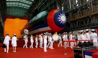 চীনকে ঠেকাতে দেশে তৈরি প্রথম সাবমেরিন প্রকাশ্যে আনলো তাইওয়ান