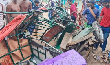 বাস-ইজিবাইক মুখোমুখি সংঘর্ষে নিহত ২, বিক্ষুব্ধ জনতার বাসে আগুন