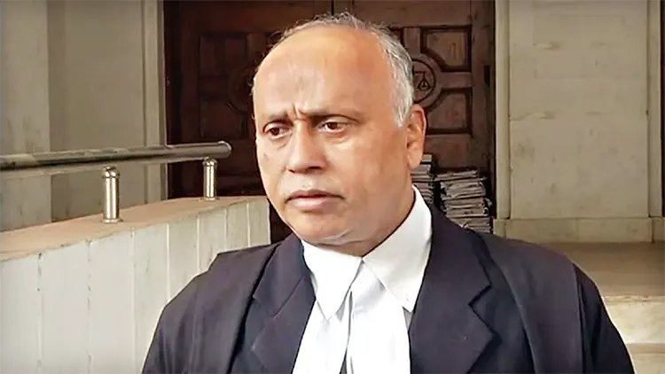 ড. ইউনূসের বিরুদ্ধে শ্রম আইনে মামলা, নতুন আইনজীবী নিয়োগ নিয়ে নাটকীয়তা