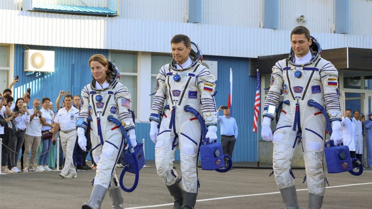 আন্তর্জাতিক মহাকাশ স্টেশনে একসঙ্গে রুশ-মার্কিন নভোচারী