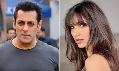 সালমানের সাবেক প্রেমিকা সোমি অবসাদে ভোগার কারণ জানালেন