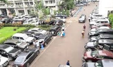 সরকারি কর্মচারীদের নানান সুবিধা, তবু অসন্তোষ