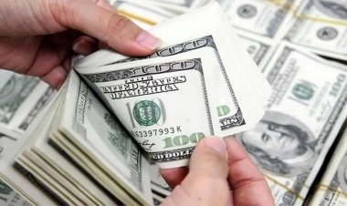 রেমিট্যান্স প্রবাহ কমছে, ডলারের বিপরীতে দুর্বল হচ্ছে টাকা