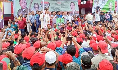 চতুর্দিকের চাপে সরকার আবোল-তাবোল বকছে : আমীর খসরু