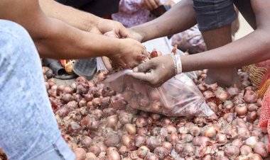 ৩৫ টাকায় পেঁয়াজ বি‌ক্রি কর‌বে সরকার