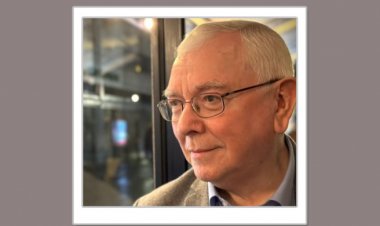 চলে গেলেন ব্রিটিশ চিত্রনাট্যকার টেরেন্স ডেভিস